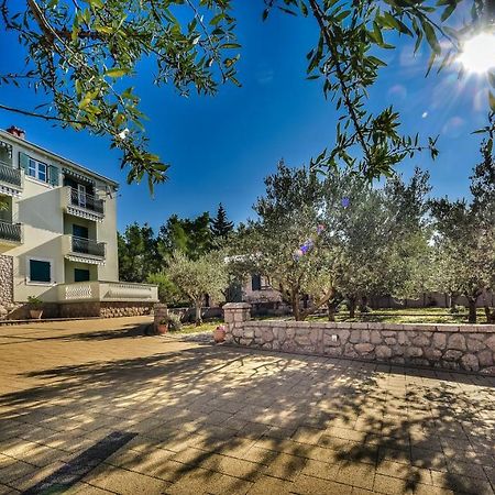 Apartamento In Olive Garden Starigrad Paklenica Exterior foto