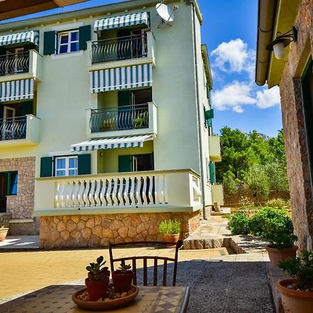 Apartamento In Olive Garden Starigrad Paklenica Exterior foto