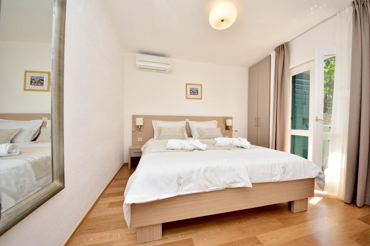 Apartamento In Olive Garden Starigrad Paklenica Exterior foto