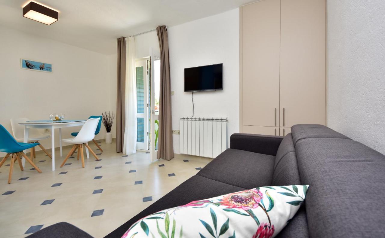 Apartamento In Olive Garden Starigrad Paklenica Exterior foto