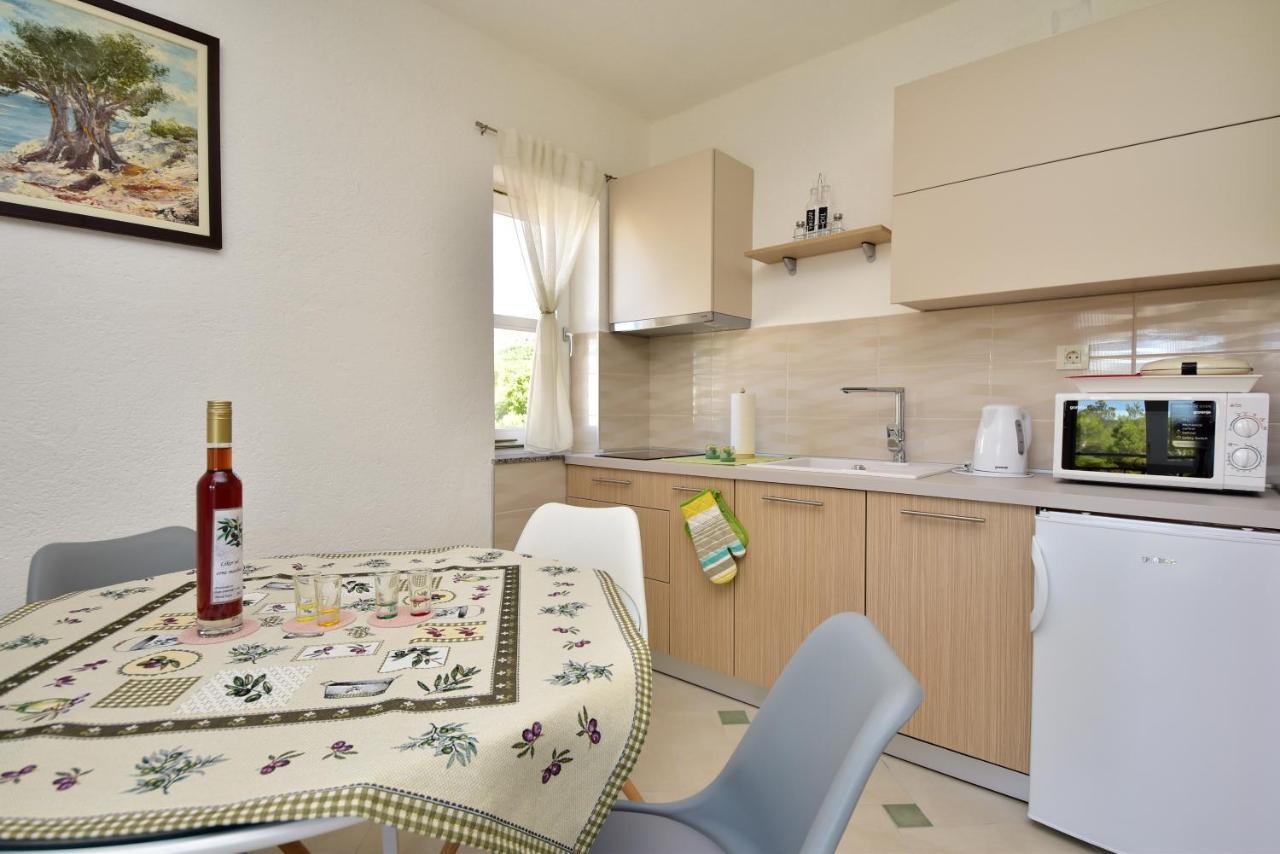 Apartamento In Olive Garden Starigrad Paklenica Exterior foto