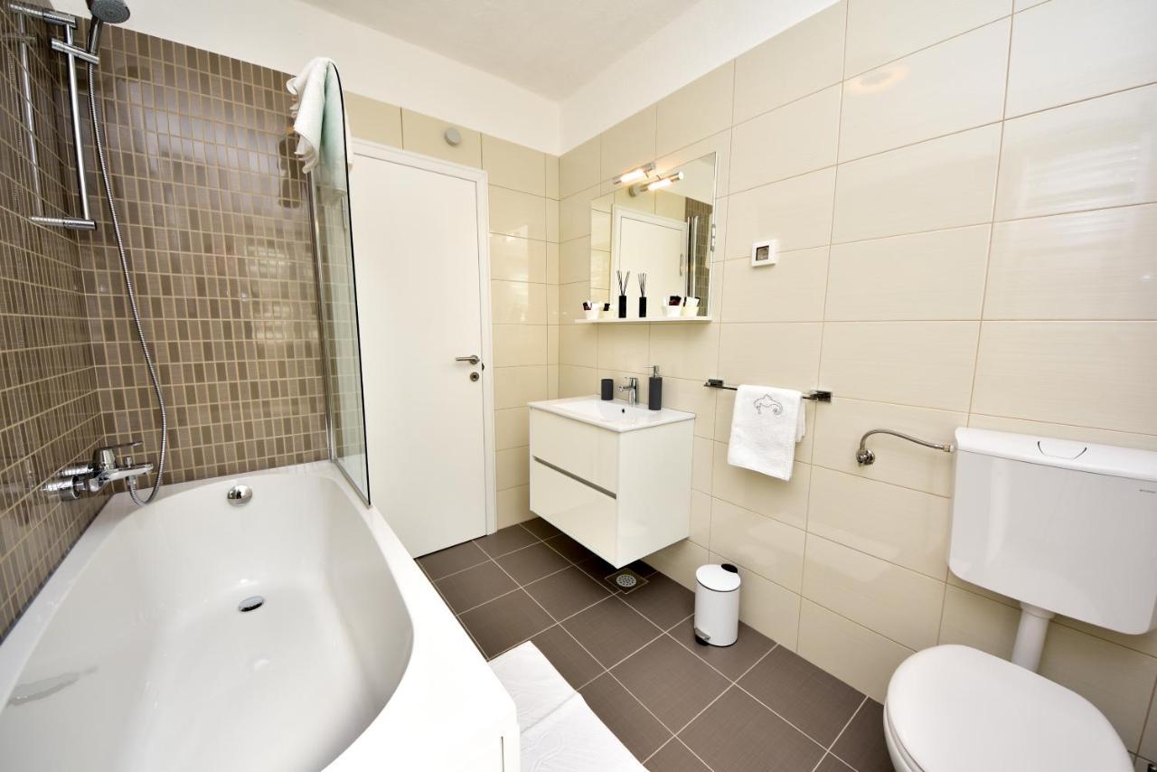Apartamento In Olive Garden Starigrad Paklenica Exterior foto