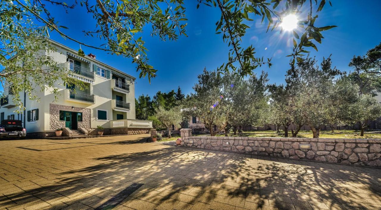 Apartamento In Olive Garden Starigrad Paklenica Exterior foto