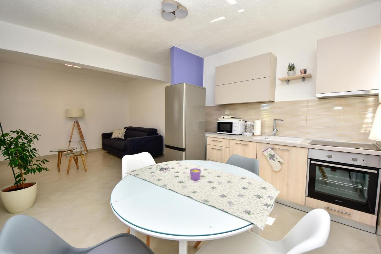 Apartamento In Olive Garden Starigrad Paklenica Exterior foto