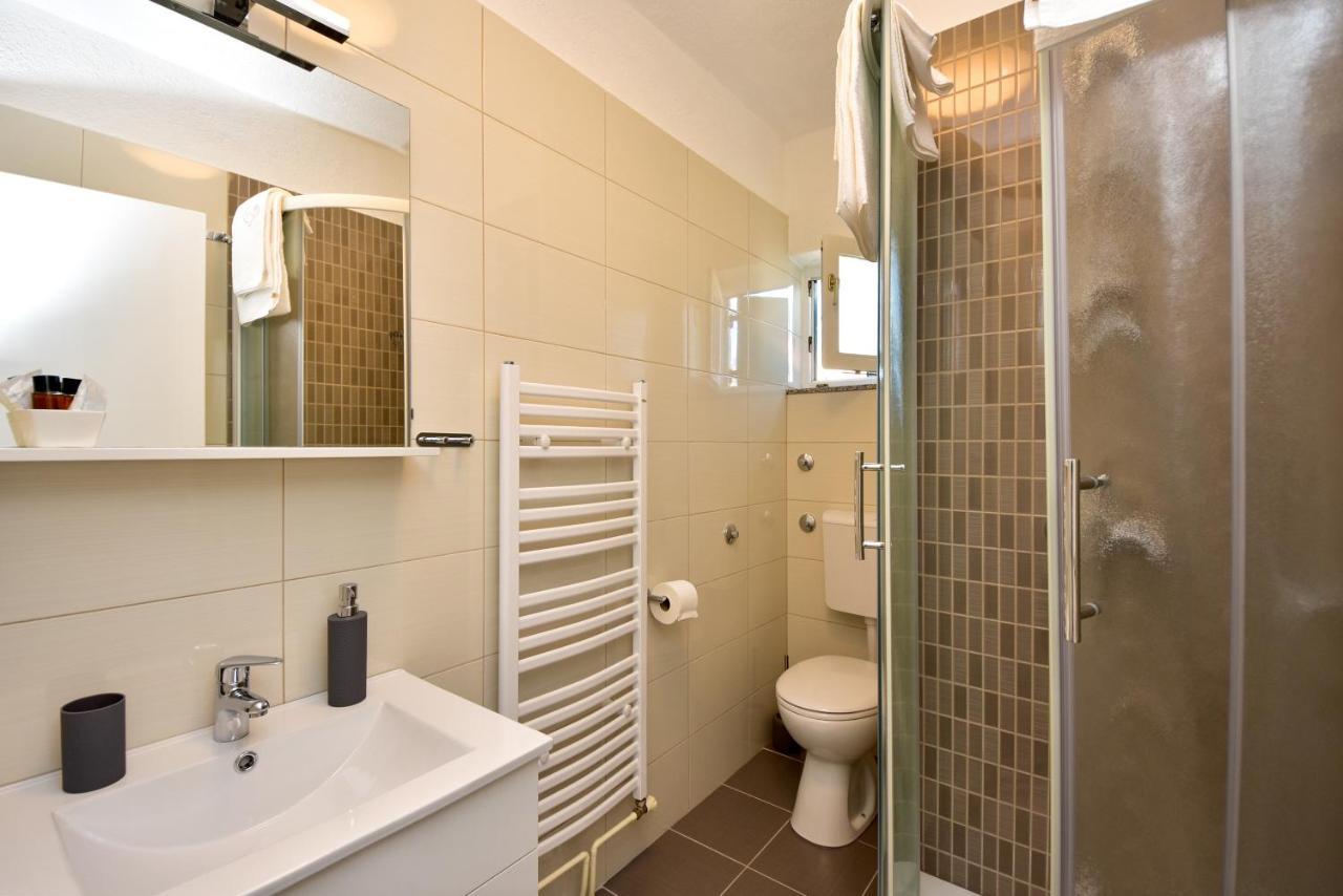 Apartamento In Olive Garden Starigrad Paklenica Exterior foto