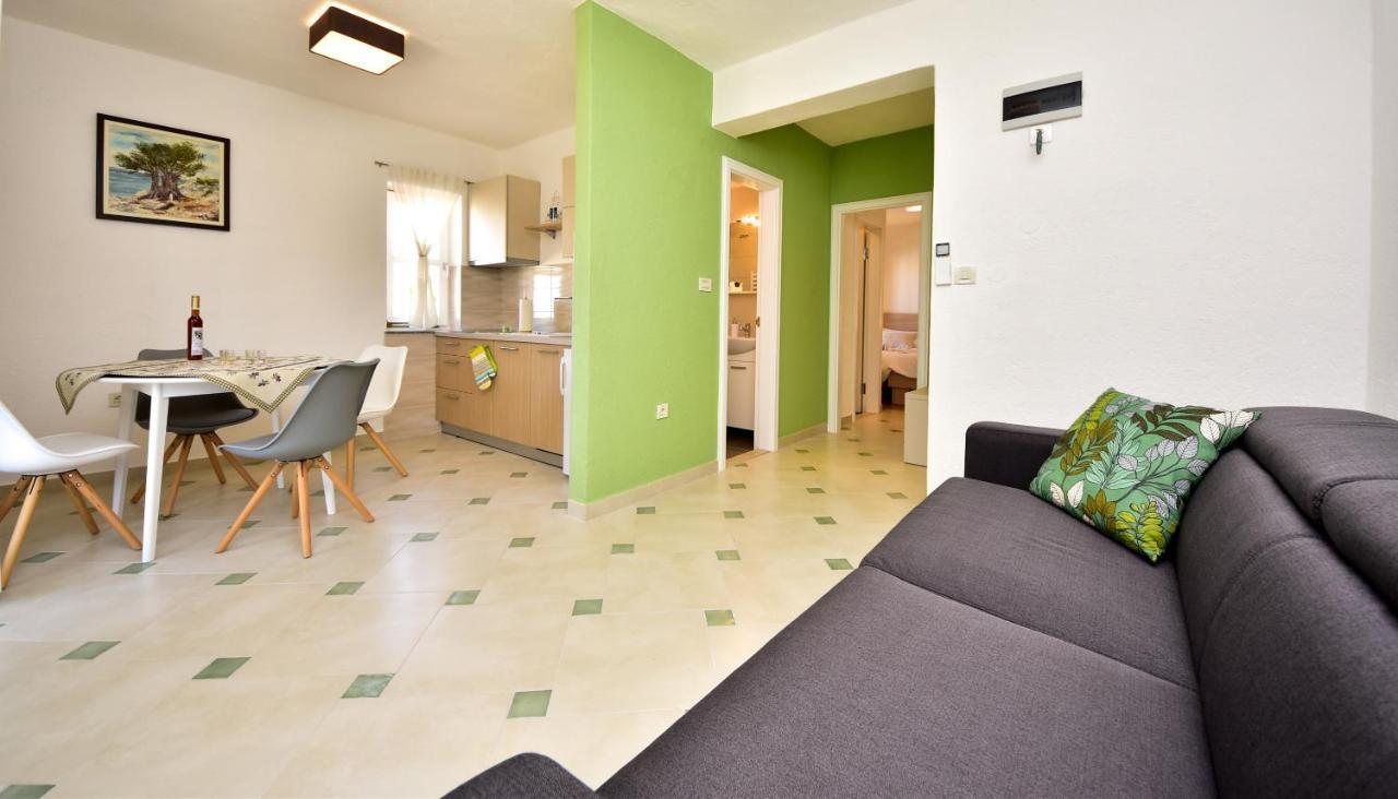 Apartamento In Olive Garden Starigrad Paklenica Exterior foto