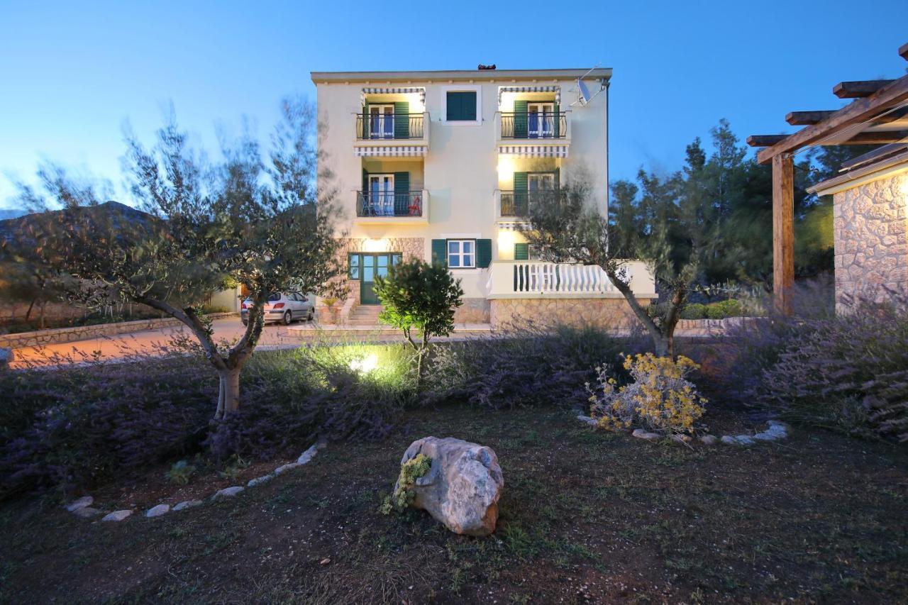 Apartamento In Olive Garden Starigrad Paklenica Exterior foto